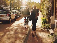 Hoe delen fietsers en voetgangers veilig de ruimte?