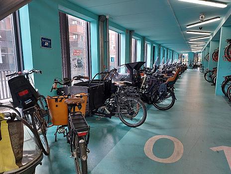 Buitenmodelfietsen in inpandige stallingen